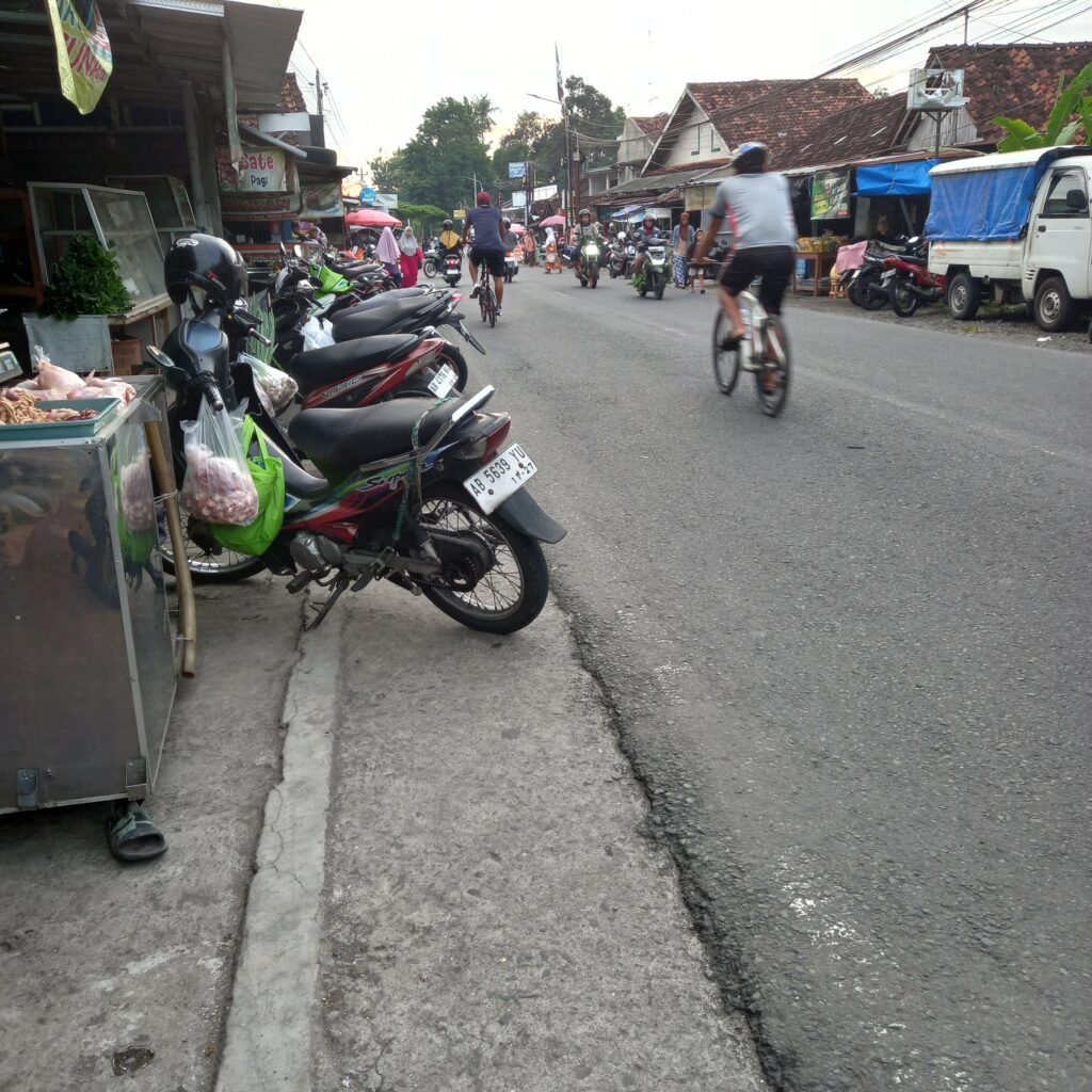 Pernah Merasakan Ini? Suasana Pagi di Pasar Tradisional Bibis Gamping yang Bikin Kangen Rumah