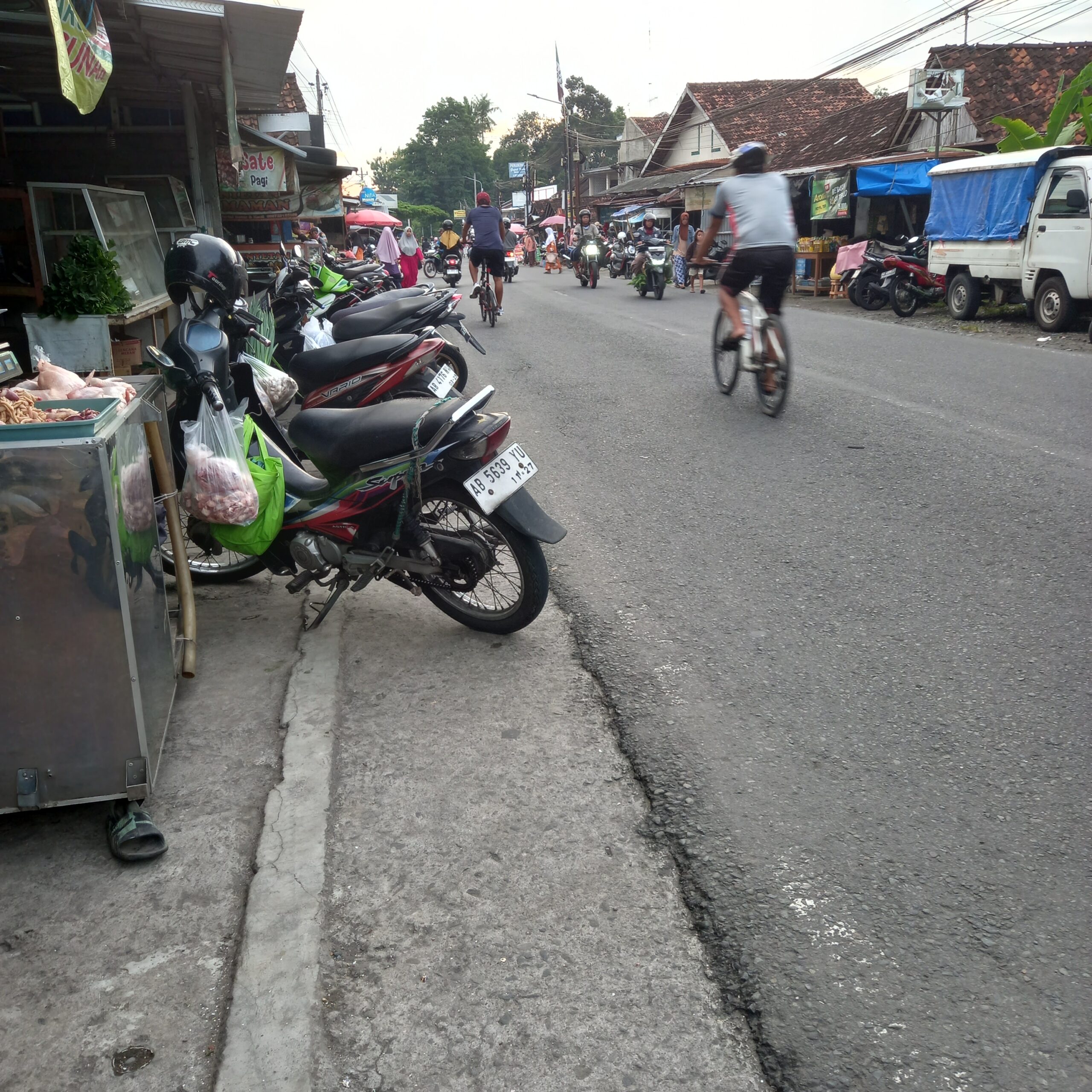 Pernah Merasakan Ini? Suasana Pagi di Pasar Tradisional Bibis Gamping yang Bikin Kangen Rumah